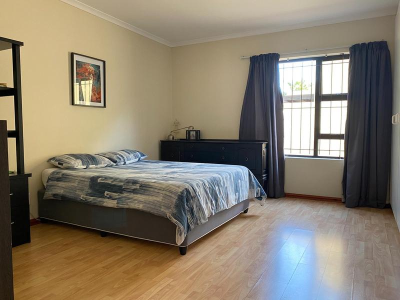 2 Bedroom Property for Sale in Uitzicht Western Cape
